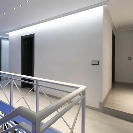 X Uvarovita Villa