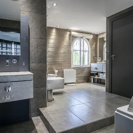 X Uvarovita Hotel 4*
