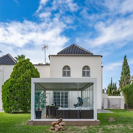 X Uvarovita Villa